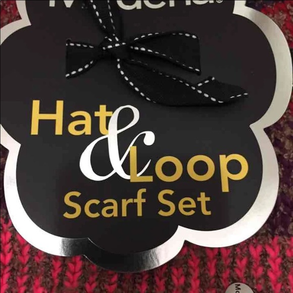 Nordstrom rack Hat & Scarf set in a box - Picture 3 of 9